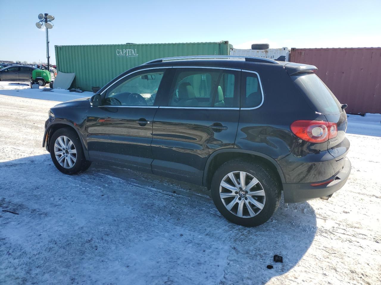 2010 Volkswagen Tiguan - Image 2