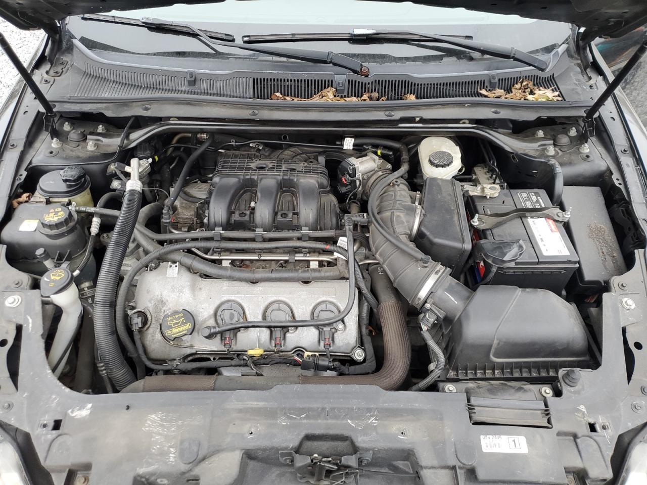 2010 Ford Taurus - Image 12