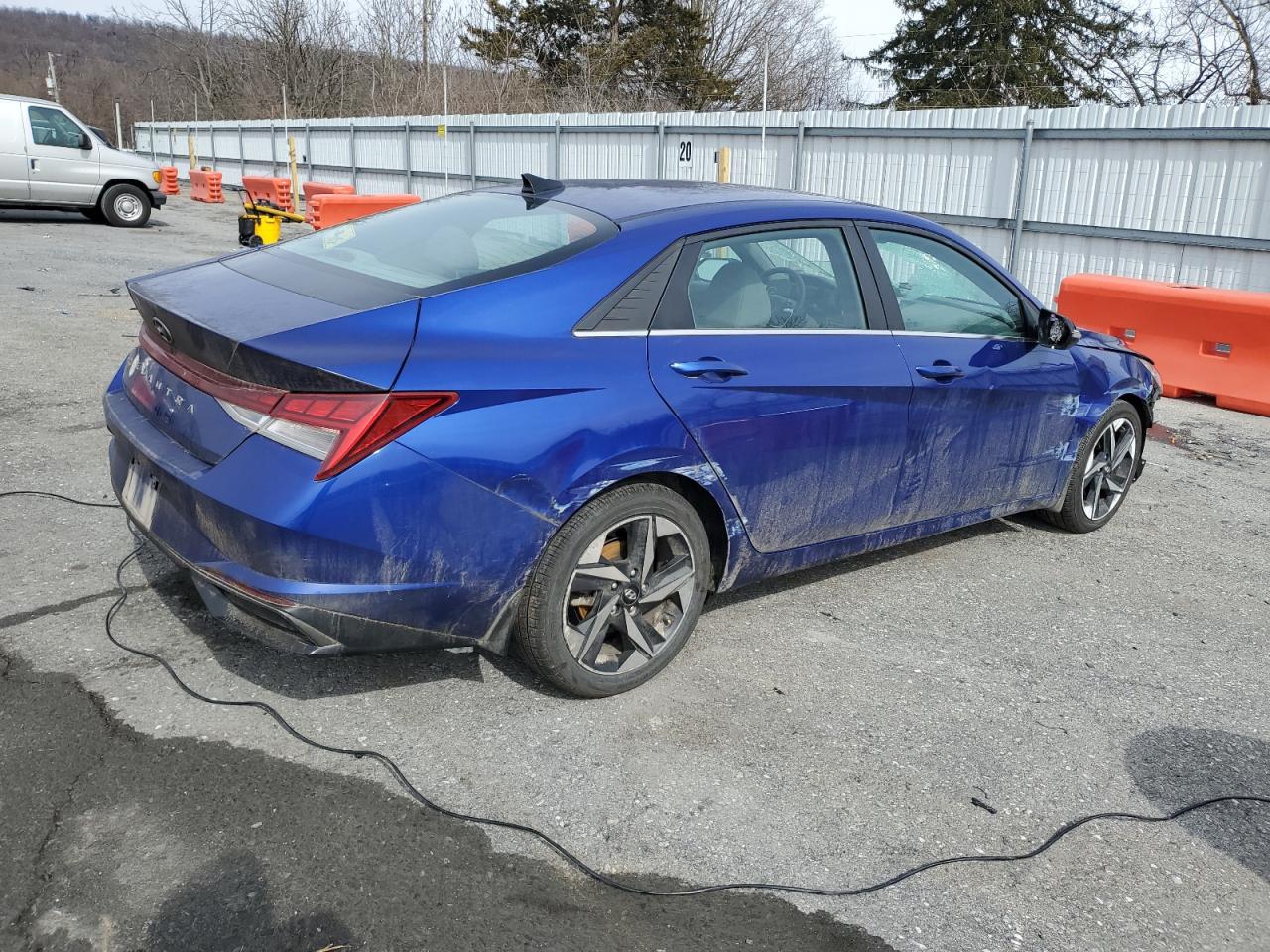 2022 Hyundai Elantra - Image 3