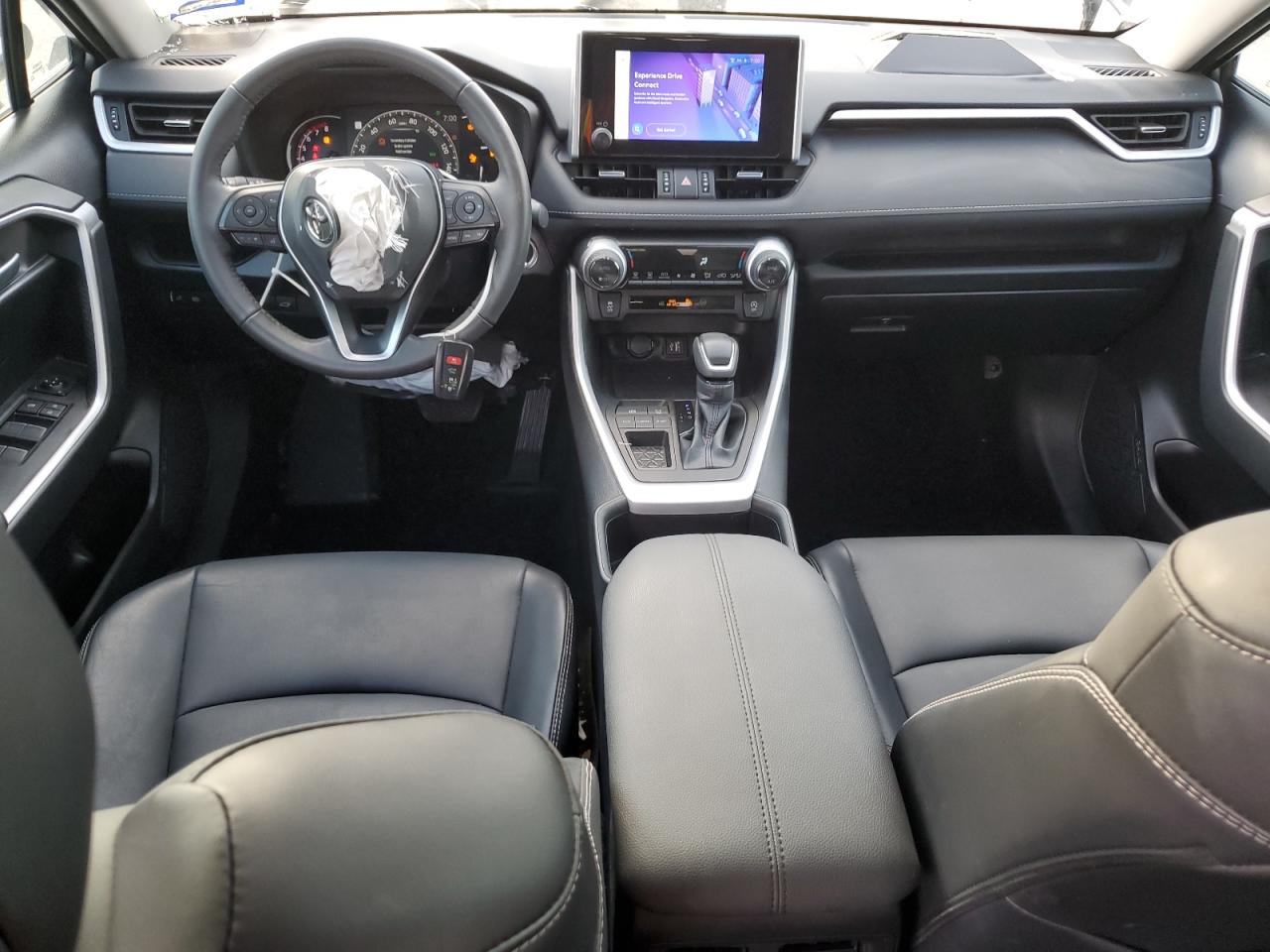 2023 Toyota RAV 4 - Image 8