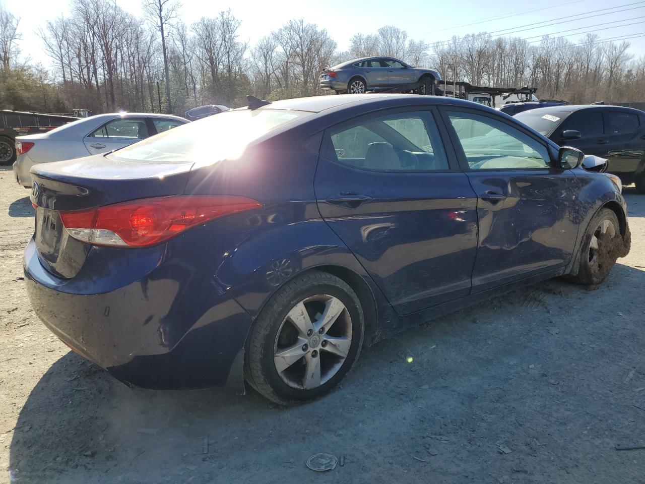 2013 Hyundai Elantra - Image 3
