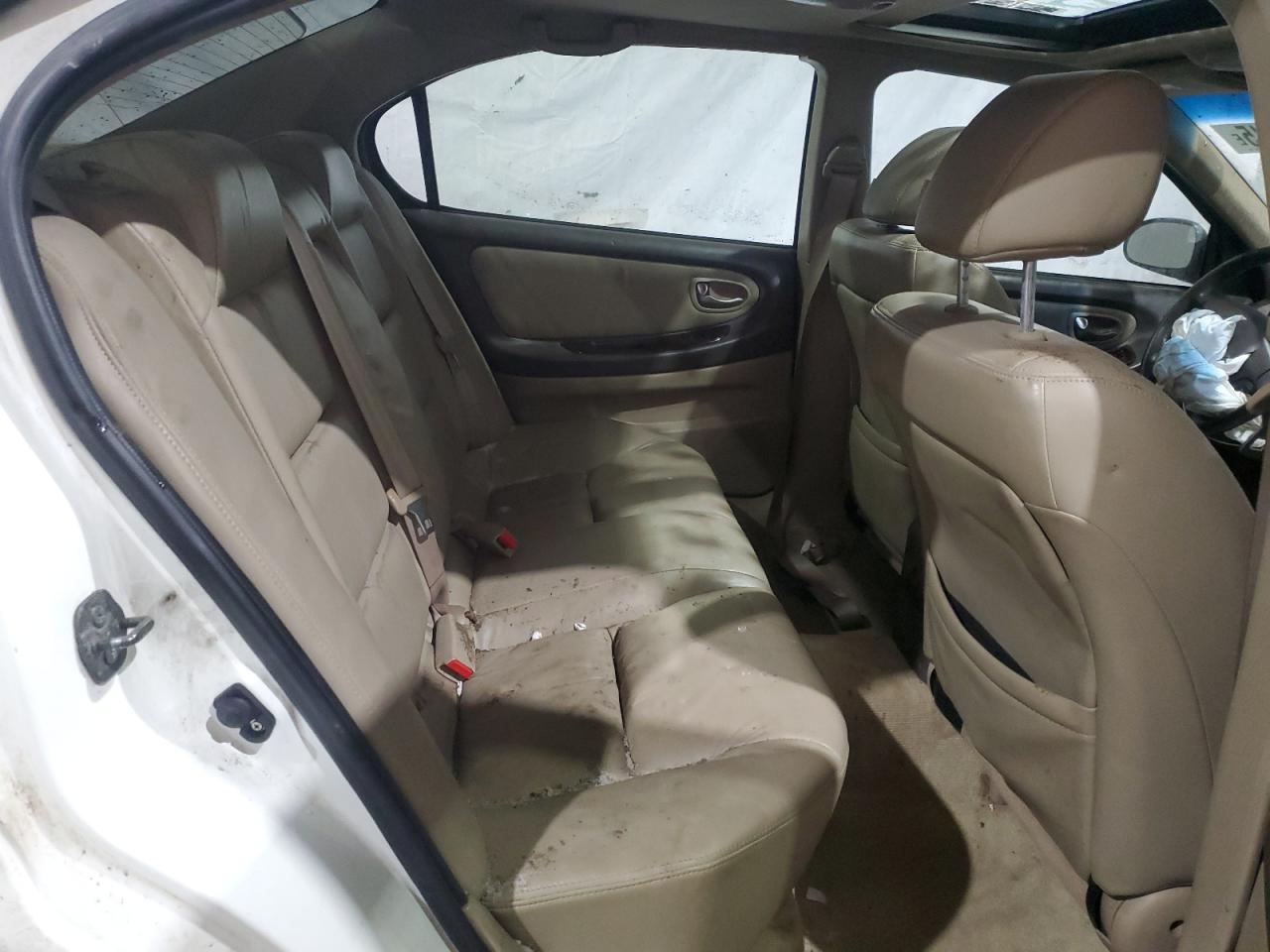 2002 Nissan Maxima - Image 10