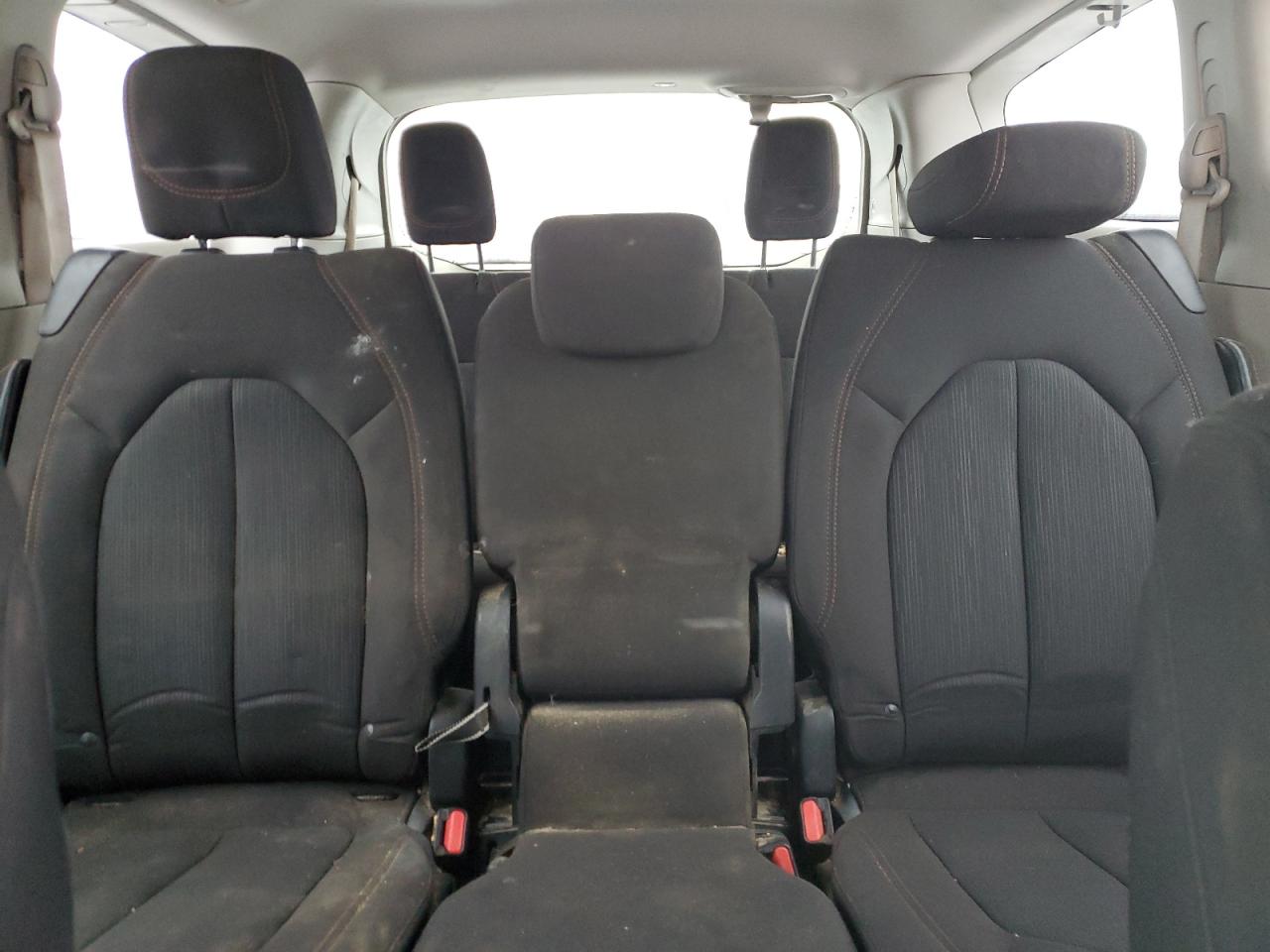 2018 Chrysler Pacifica - Image 10