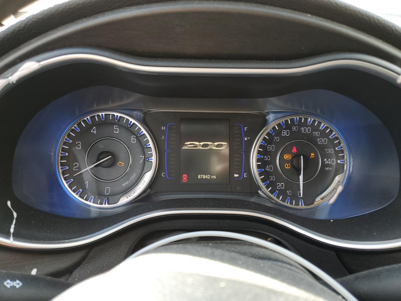 2016 Chrysler 200 - Image 9