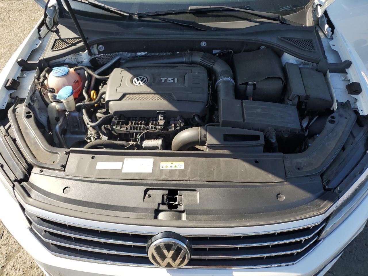 2017 Volkswagen Passat - Image 11