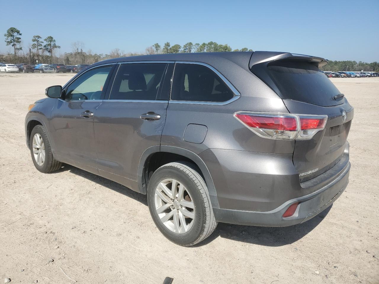 2015 Toyota Highlander - Image 2