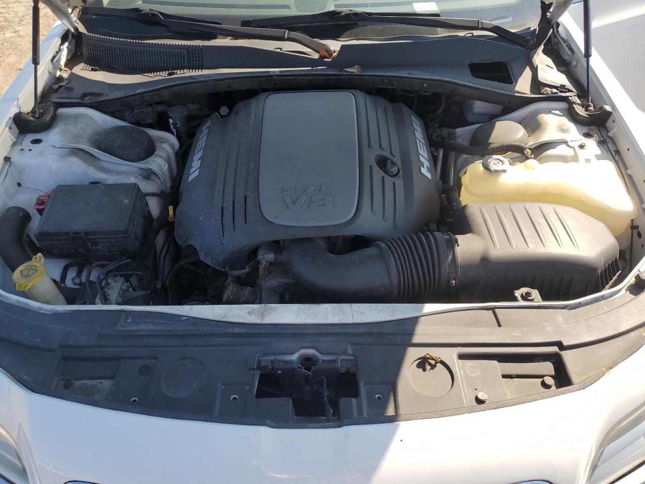 2013 Chrysler 300 - Image 11