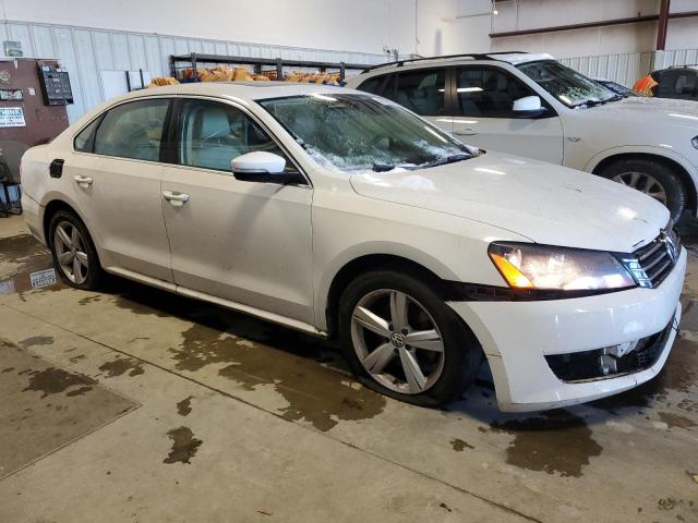  VOLKSWAGEN PASSAT 2012 Biały