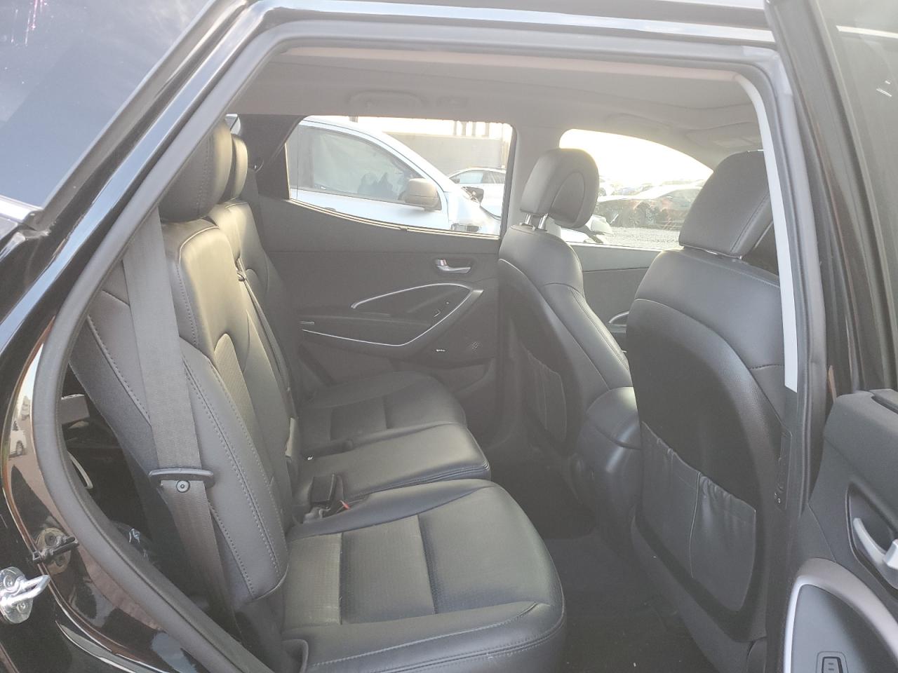 2015 Hyundai Santa Fe - Image 10