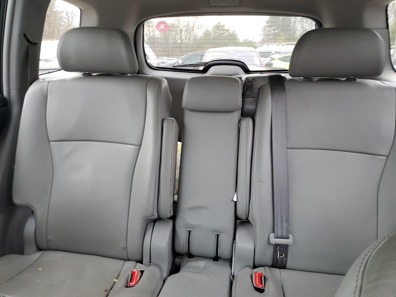 2013 Toyota Highlander - Image 10