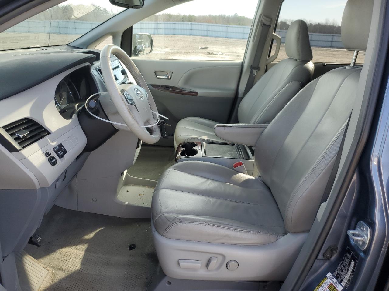 2013 Toyota Sienna - Image 7