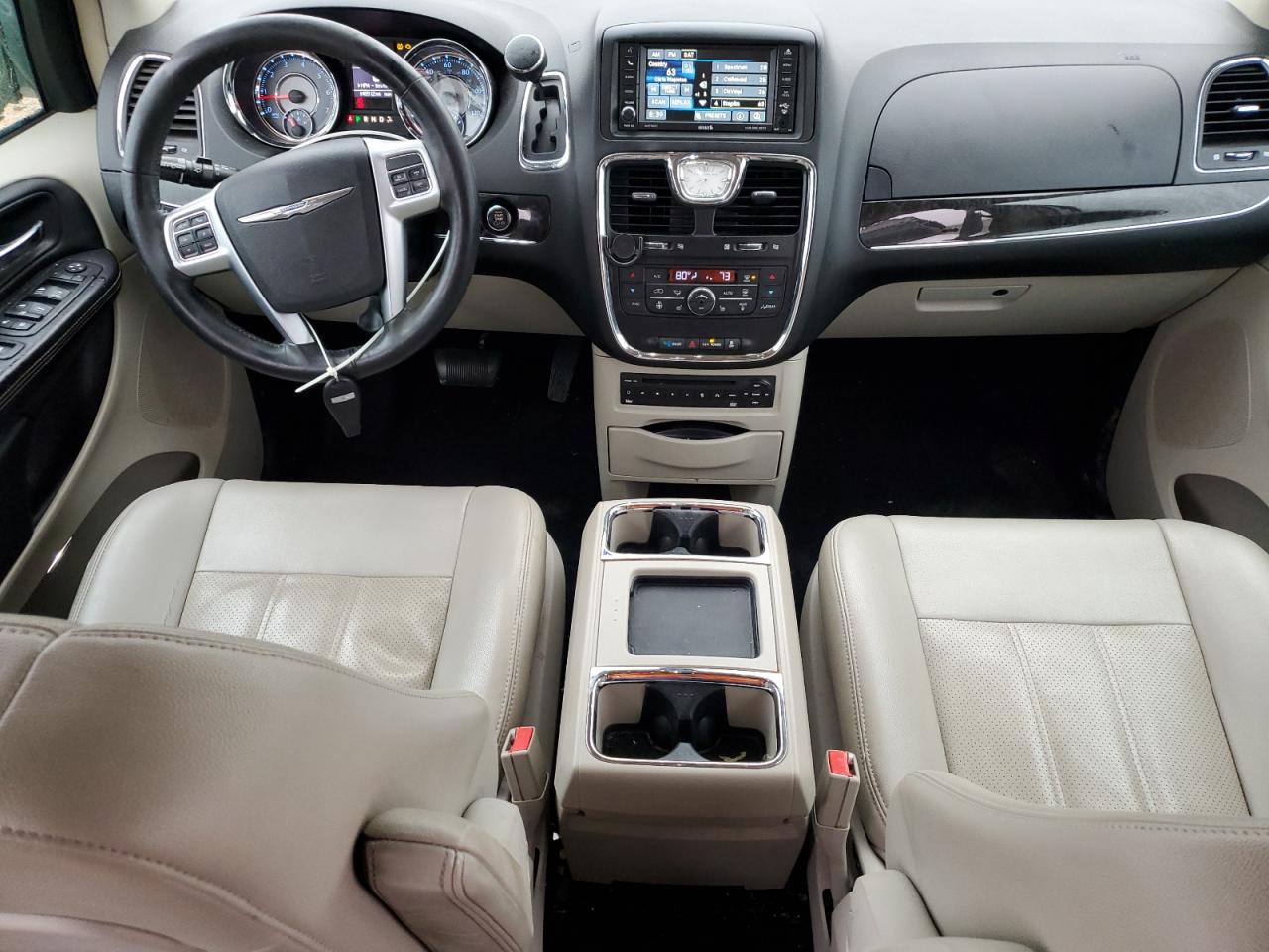 2013 Chrysler Town & Country - Image 8