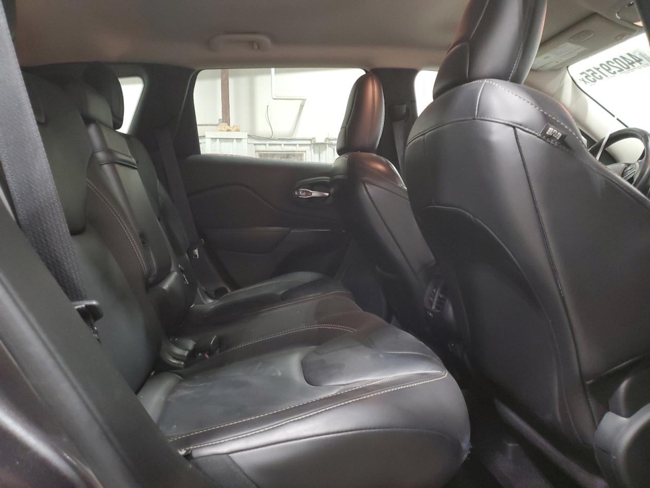 2016 Jeep Grand Cherokee - Image 11
