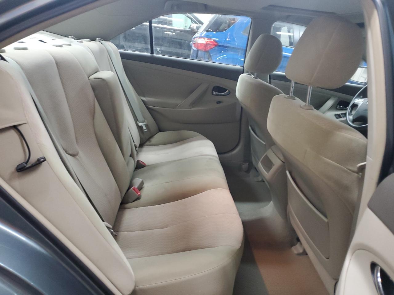 2010 Toyota Camry - Image 11