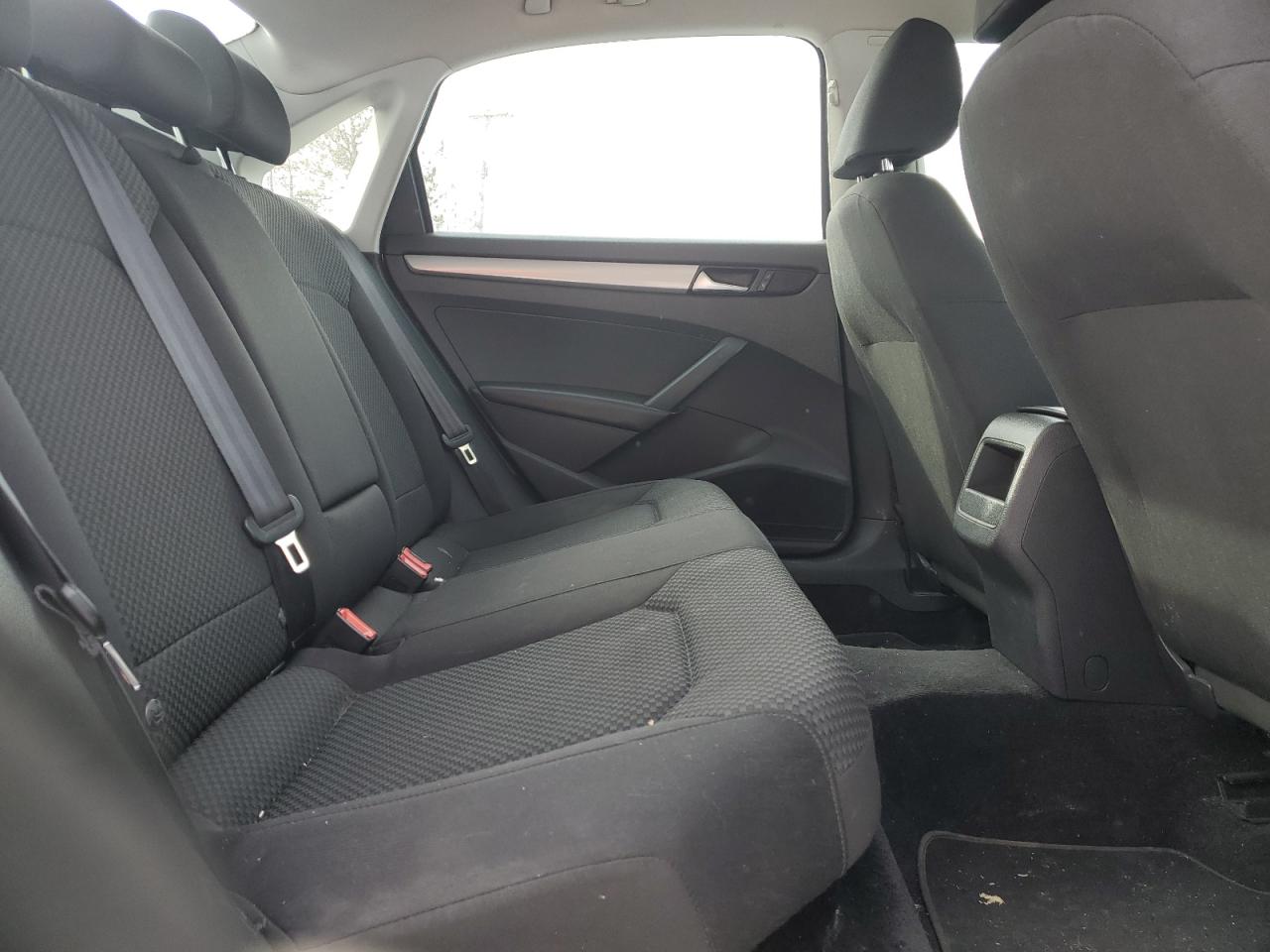 2014 Volkswagen Passat - Image 10