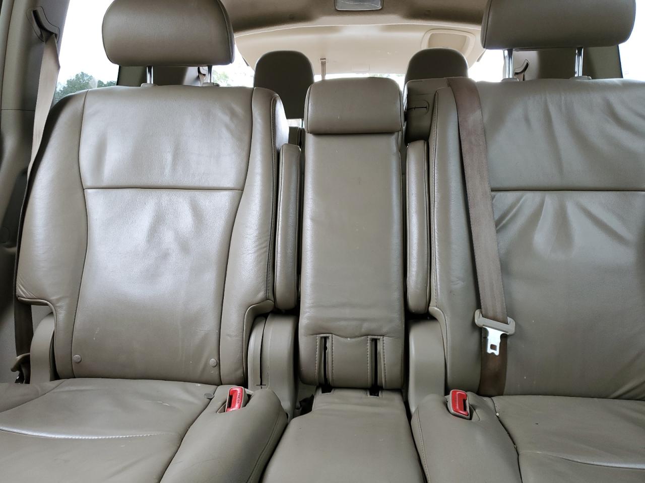 2010 Toyota Highlander - Image 10