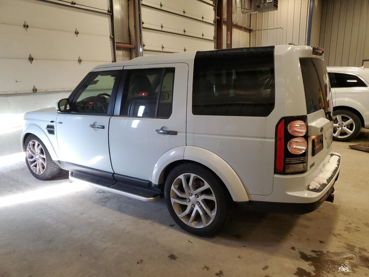 2016 Land Rover LR4 - Image 2