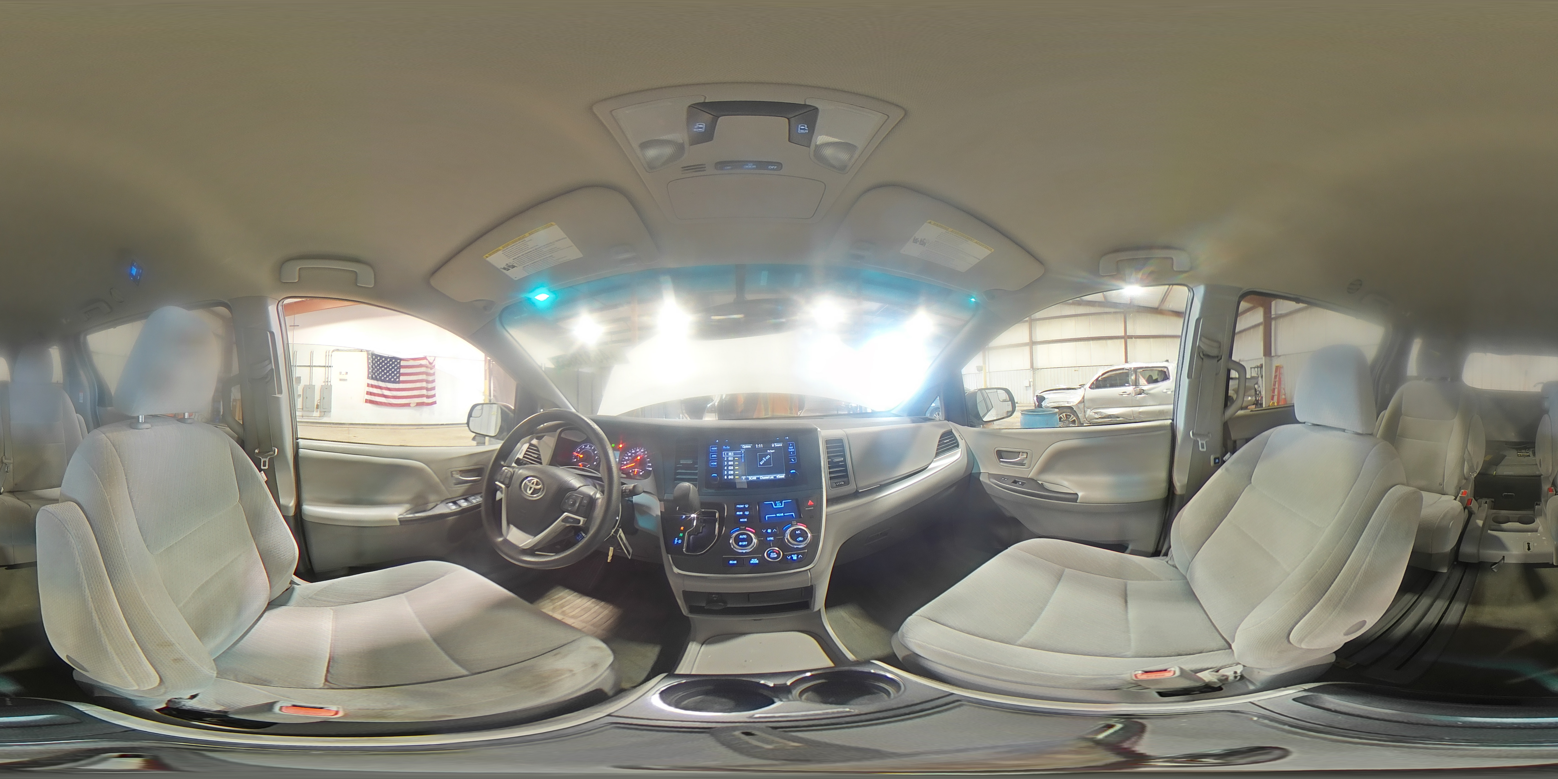2015 Toyota Sienna - Image 15