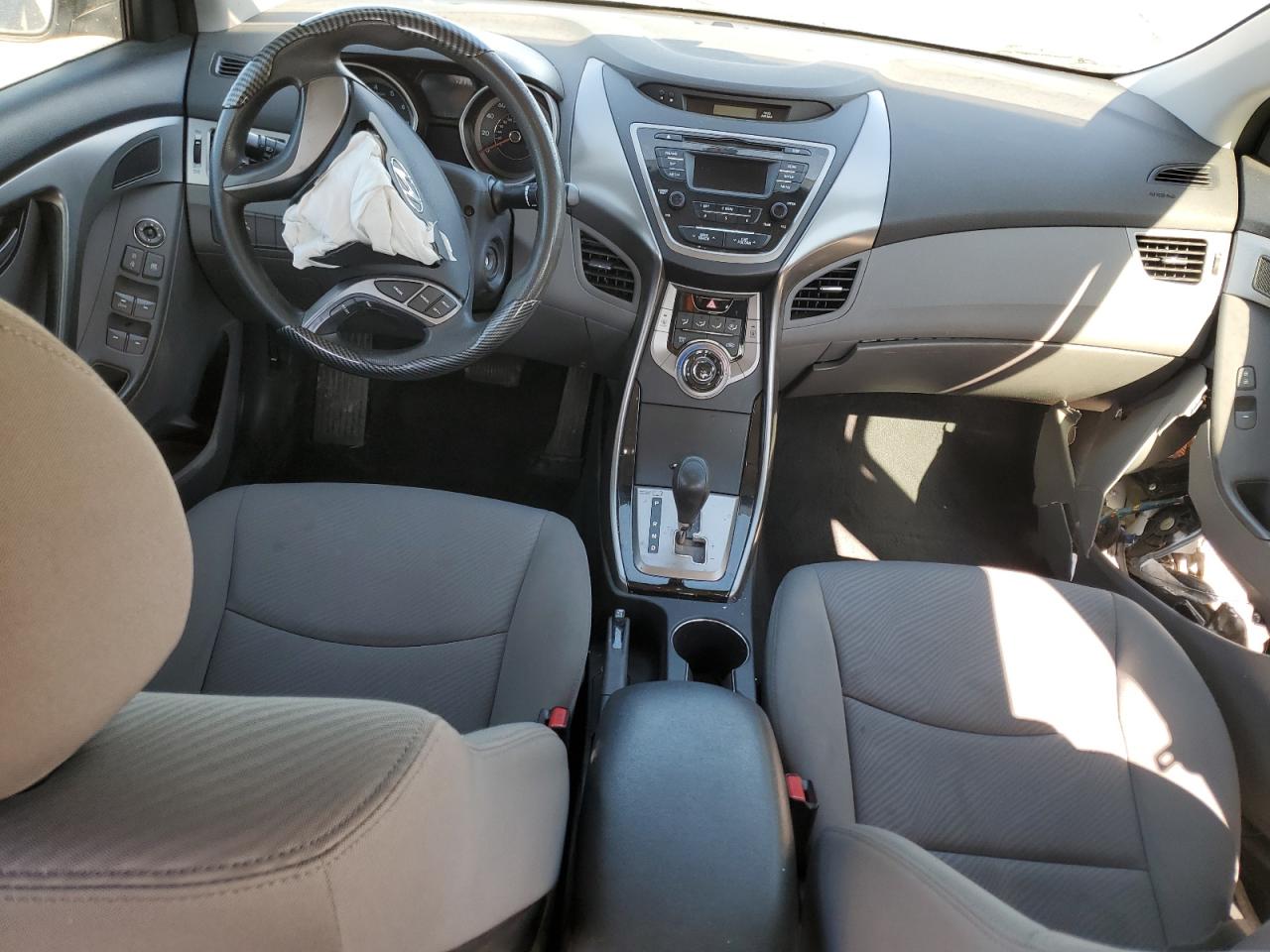 2013 Hyundai Elantra - Image 8
