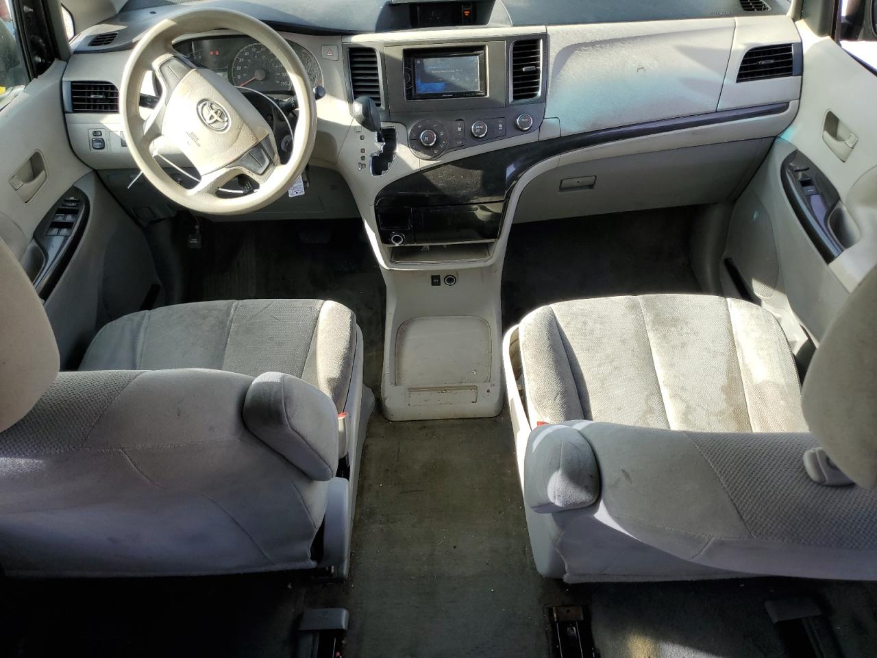 2013 Toyota Sienna - Image 8