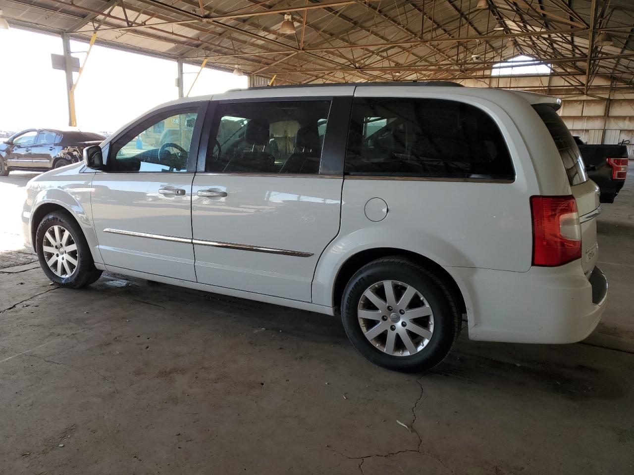 2015 Chrysler Town & Country - Image 2