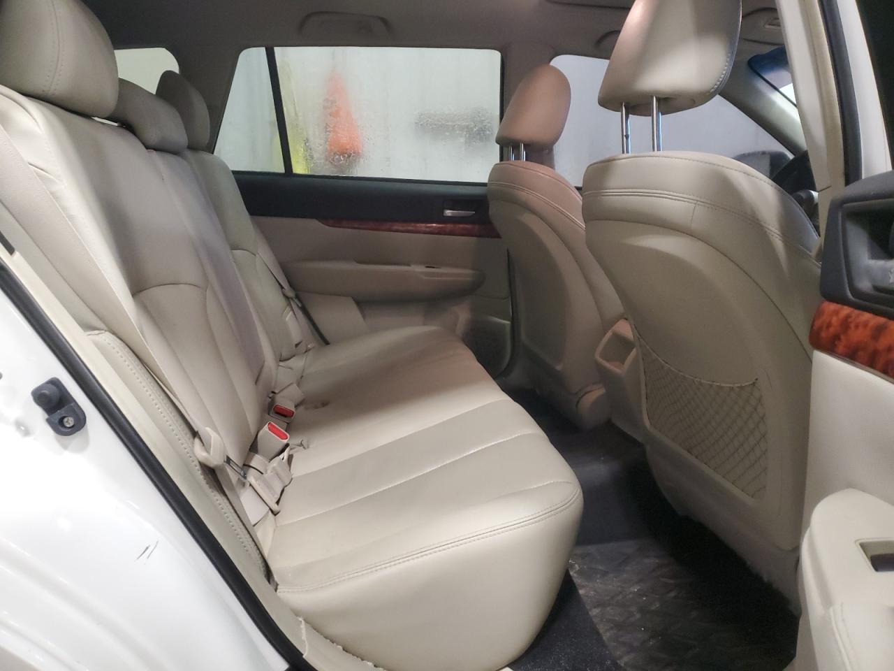 2010 Subaru Outback - Image 11