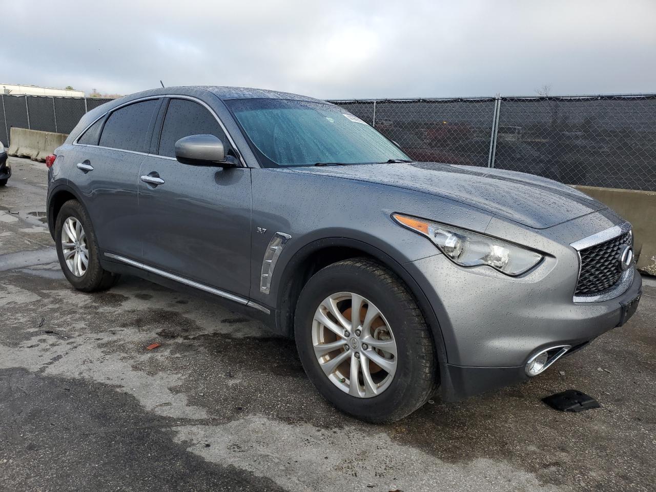 2017 Infiniti QX70 - Image 4