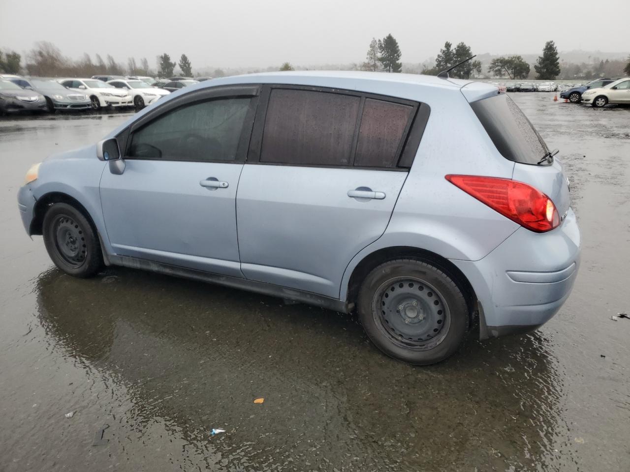 2010 Nissan Versa - Image 2