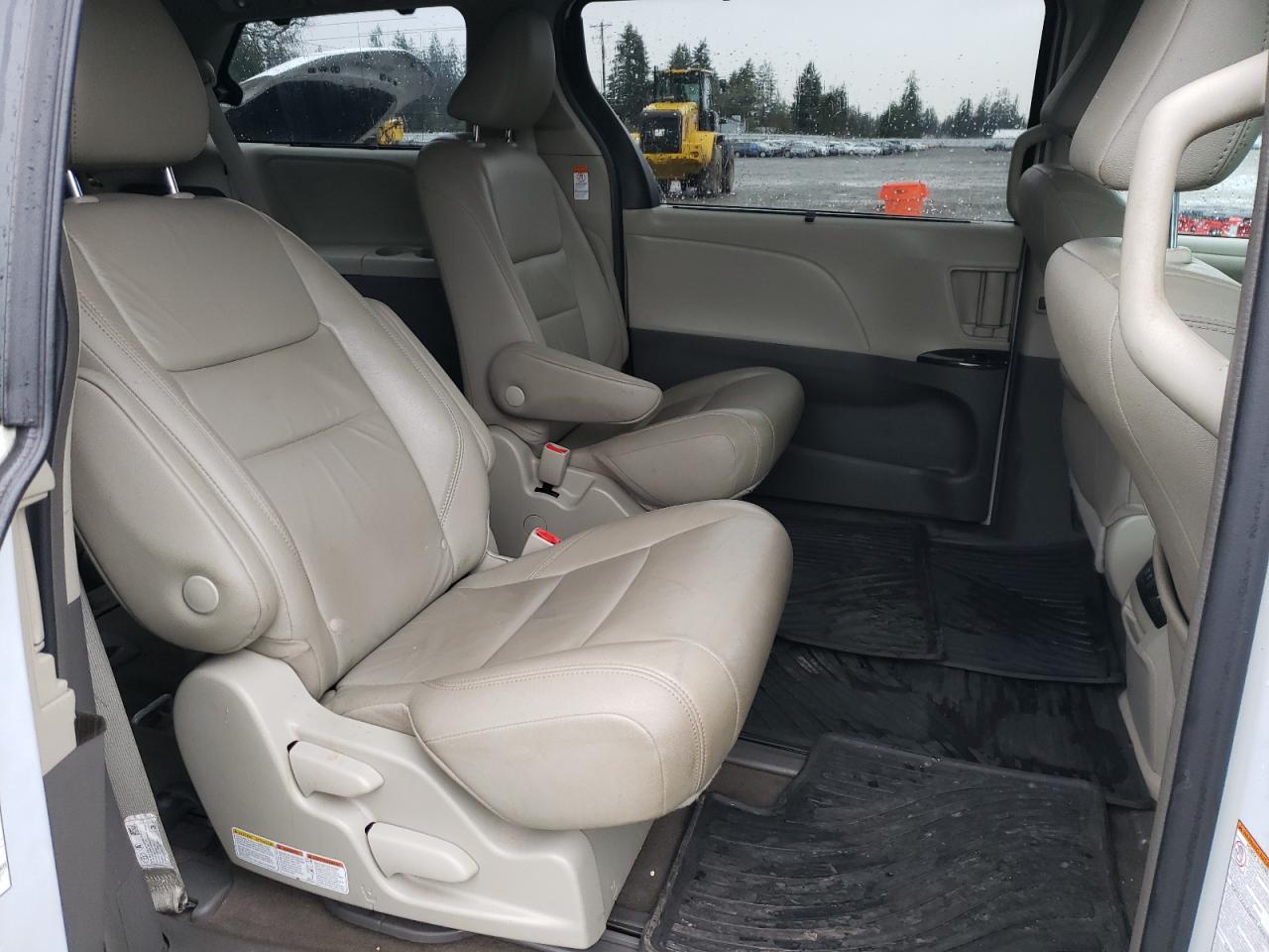 2018 Toyota Sienna - Image 11