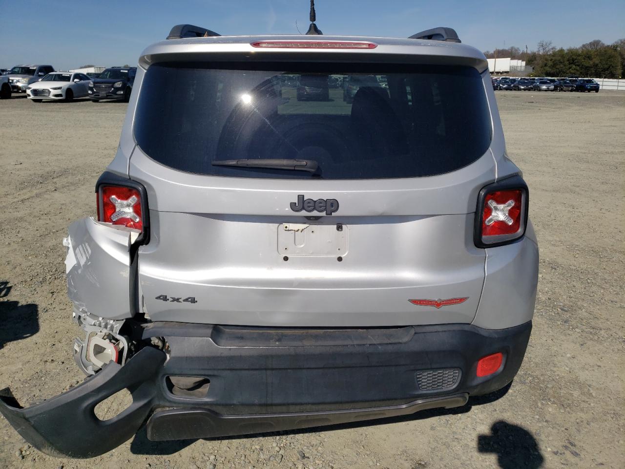 2015 Jeep Renegade - Image 6