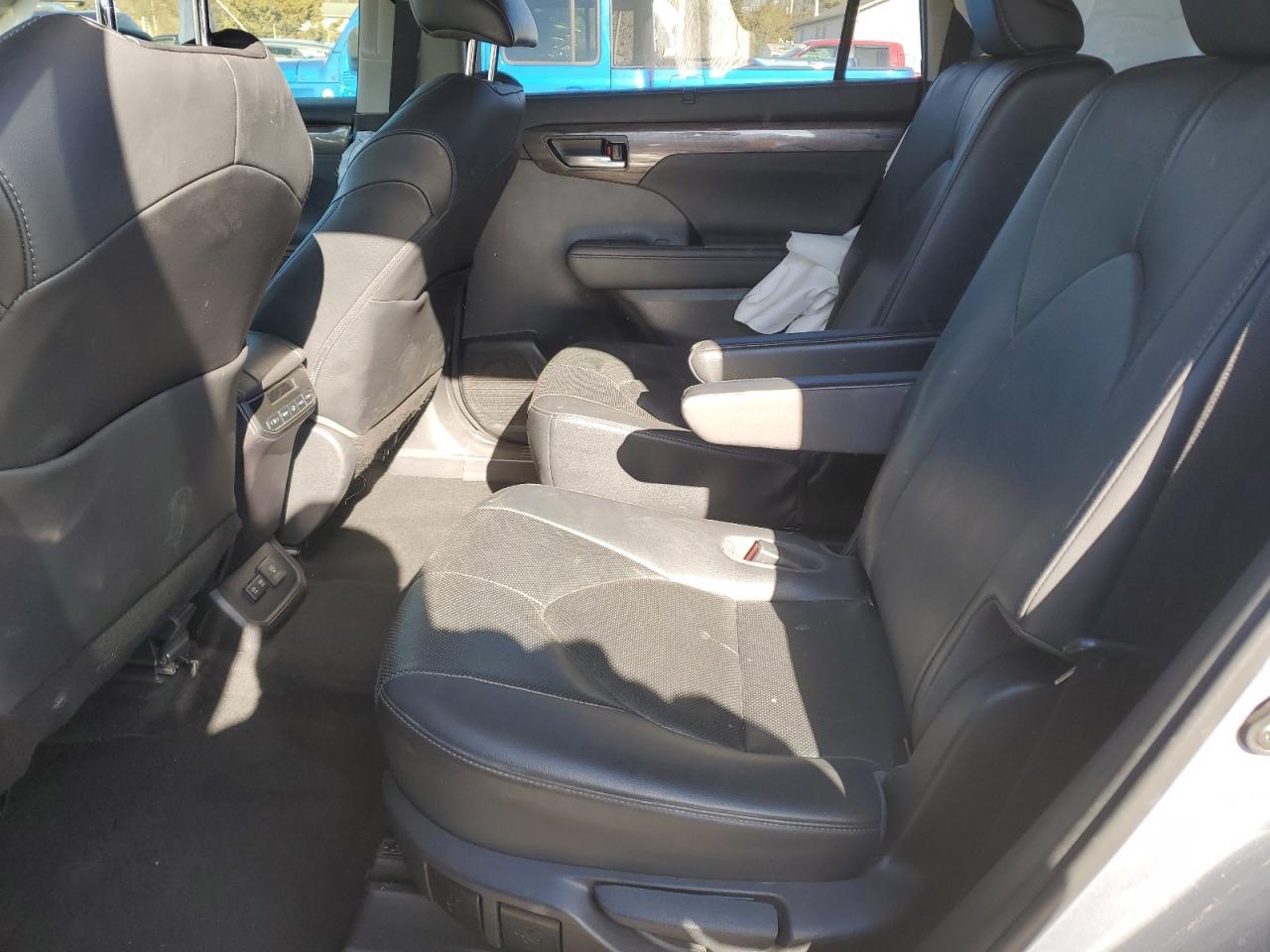 2021 Toyota Highlander - Image 11