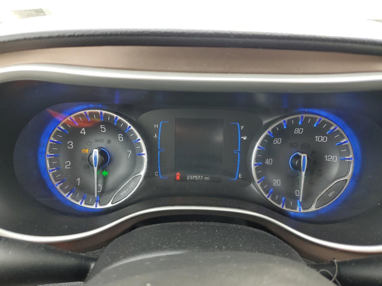 2018 Chrysler Pacifica - Image 9