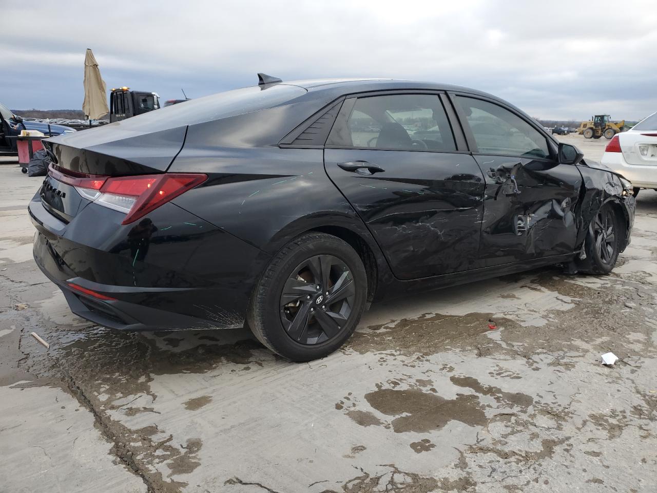 2021 Hyundai Elantra - Image 3