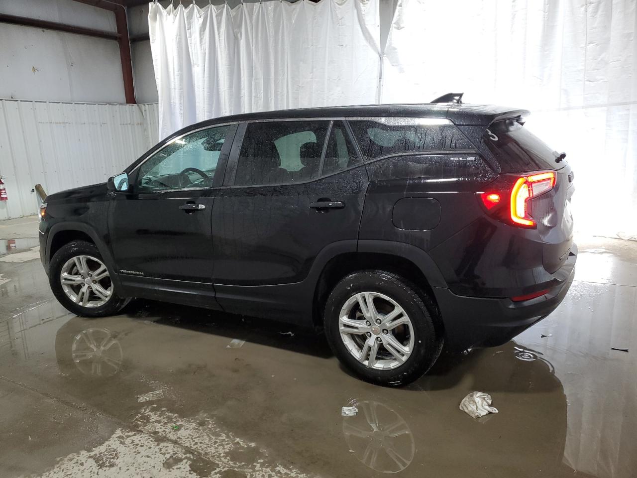 2022 GMC Terrain - Image 2