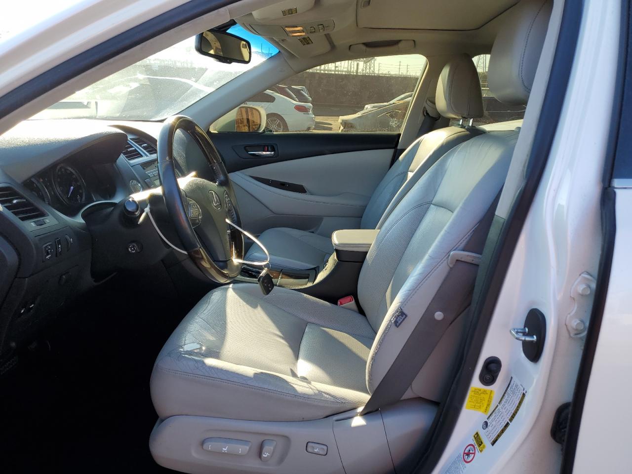 2012 Lexus ES - Image 7