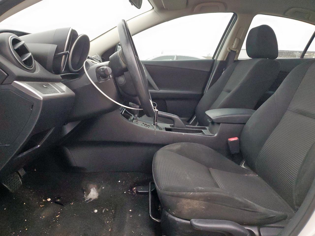 2013 Mazda 3 - Image 7