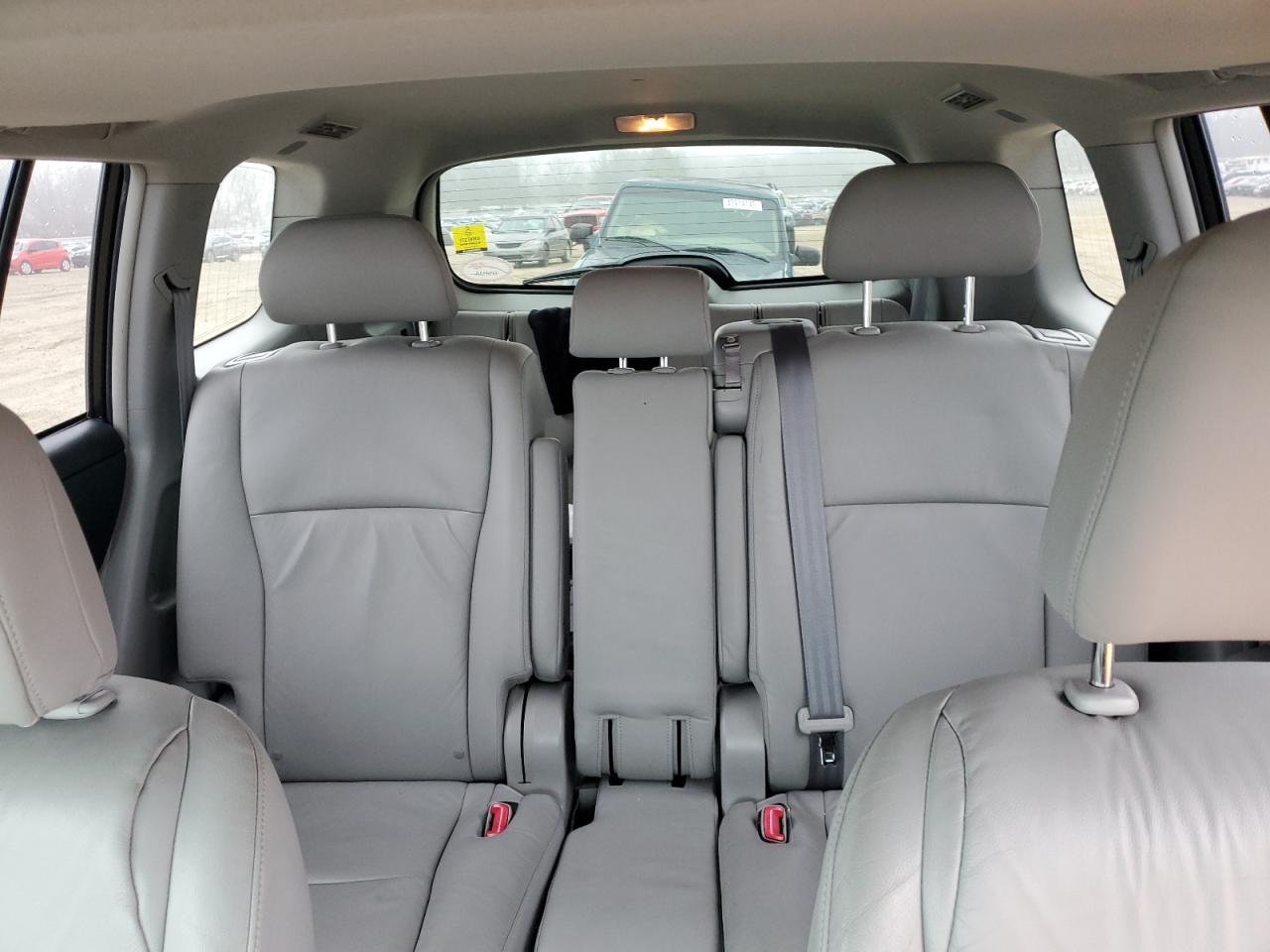 2010 Toyota Highlander - Image 10
