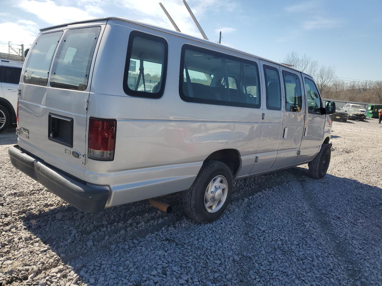 2012 Ford Econoline - Image 3