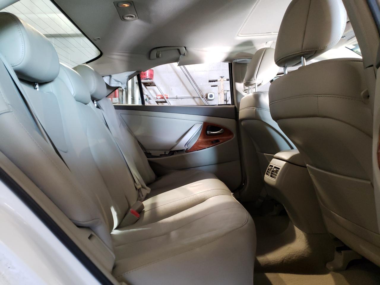 2010 Toyota Camry - Image 10