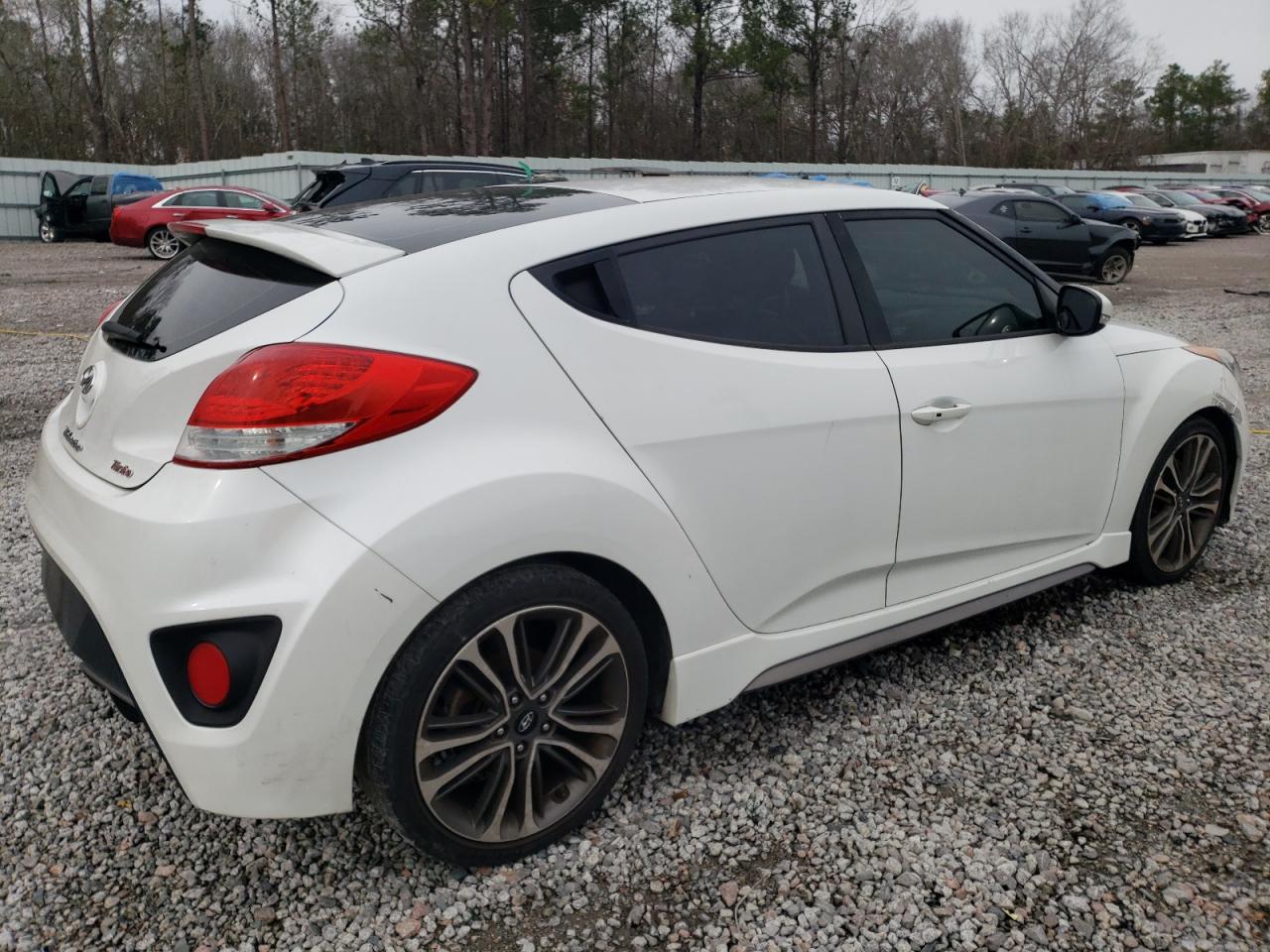 2016 Hyundai Veloster - Image 3