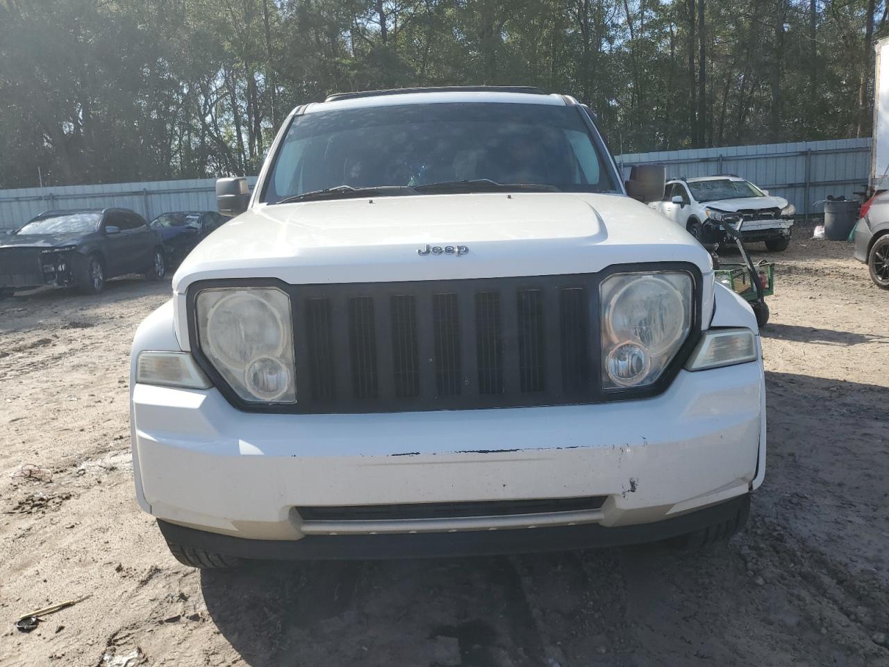2010 Jeep Liberty (North America) - Image 5