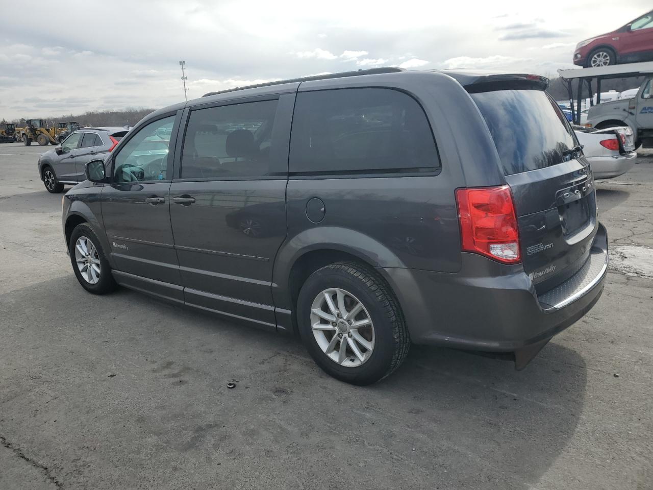 2015 Dodge Caravan - Image 2