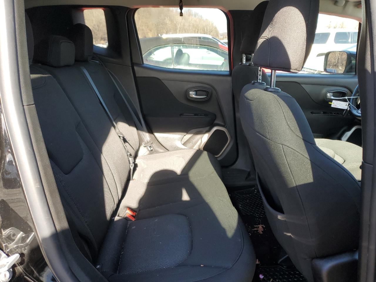 2017 Jeep Renegade - Image 11