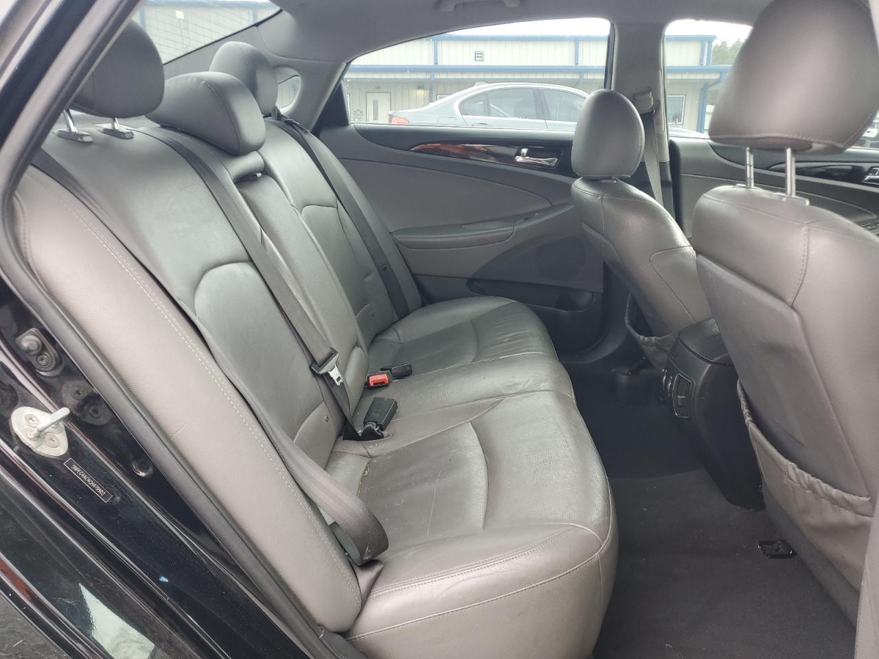2012 Hyundai Sonata - Image 11