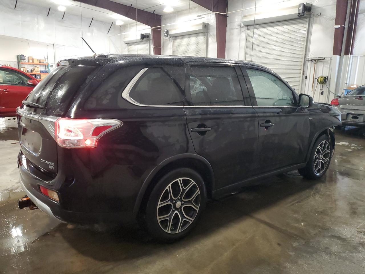 2015 Mitsubishi Outlander - Image 3