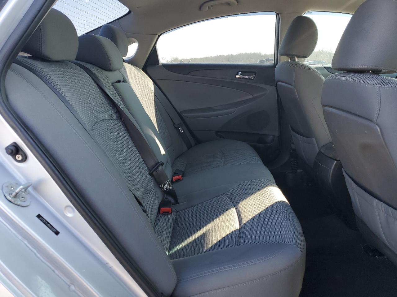 2011 Hyundai Sonata - Image 10