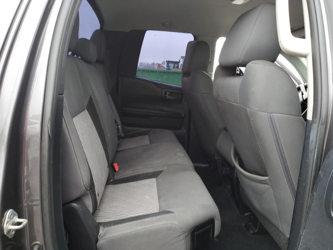 2015 Toyota Tundra - Image 10