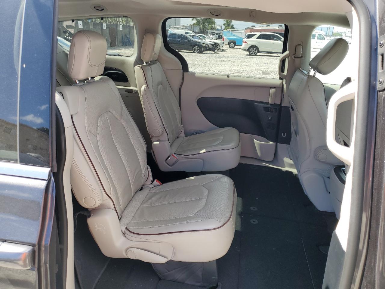 2020 Chrysler Pacifica - Image 11