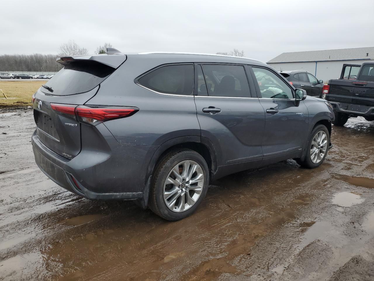 2021 Toyota Highlander - Image 3