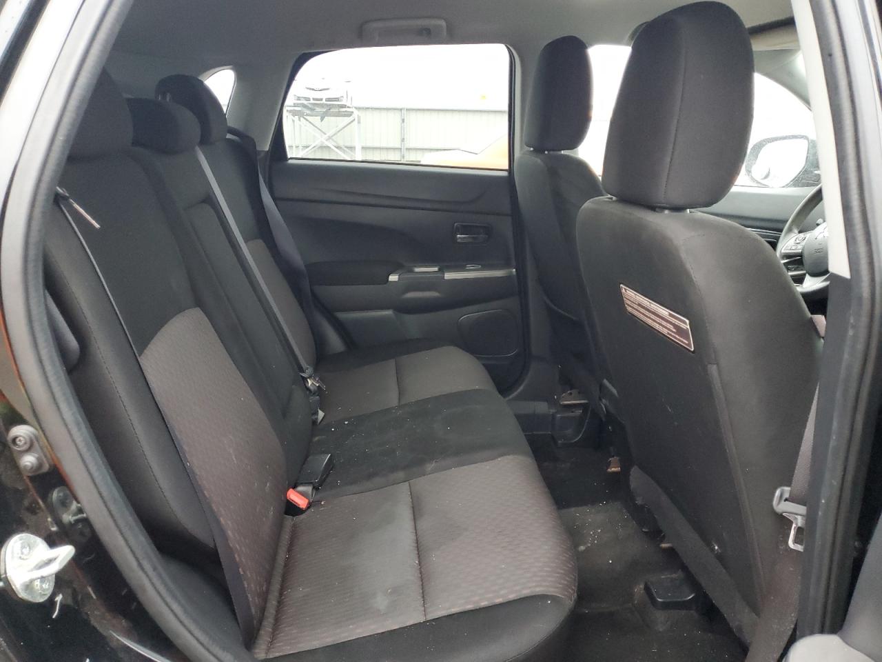 2018 Mitsubishi Outlander - Image 11